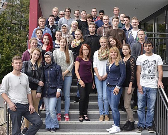 Der Kanzler der Universität Dr. Friedhelm Nonne begrüßt Anfang September 2014 die neuen Auszubildenden an der Philipps-Universität. Foto Reinhold Eckstein, Uni-Pressestelle